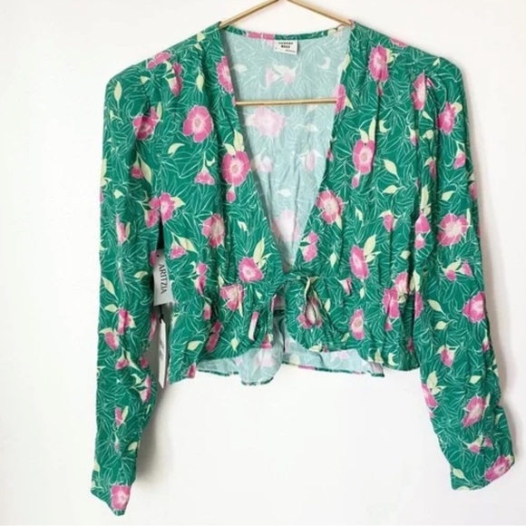 NWT Aritzia Sunday Best New Cropped Tie-Front Blouse Floral Green Size Small - Picture 5 of 9